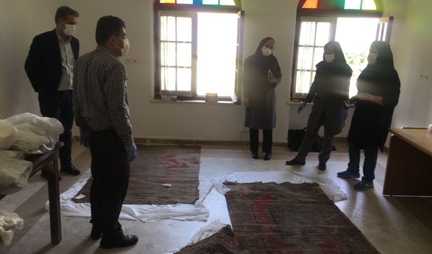 بازدید و بررسی نمایندگان وزارت میراث فرهنگی، گردشگری و صنایع دستی از فرش‌های خانه موزه مقدم